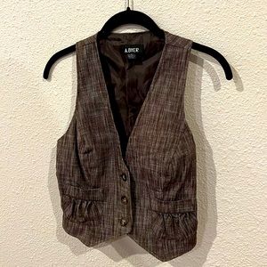 Stylish Heather brown vest with detailed pockets